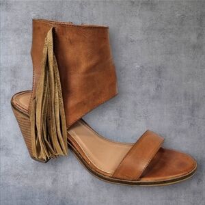 Very Volatile Vermont Sandal Tan Leather Fringed‎ Peep Toe Shoes Size 8 Women's